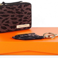 BOSS ORANGE GELDBÖRSE SET WENDA GELDBÖRSE MIT SCHLÜSSELANHÄNGER FARBE LEO 011 BOSS ORANGE GELDBÖRSE SET WENDA GELDBÖRSE MIT SCHLÜSSELANHÄNGER FARBE LEO 011