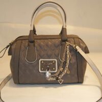 GUESS TASCHE LIANE FRAME SATCHEL FARBE TAUPE GUESS TASCHE LIANE FRAME SATCHEL FARBE TAUPE
