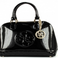 GUESS HANDTASCHE AMY 4G LOGO MEDIUM DOME SATCHEL FARBE LACKSCHWARZ GUESS HANDTASCHE AMY 4G LOGO MEDIUM DOME SATCHEL FARBE LACKSCHWARZ