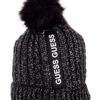 GUESS Damen Mütze mit Bommel und GUESS logo  schwarz