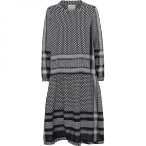 CECILIE COPENHAGEN Kleid JOSEFINE DRESS mit Langen Ärmeln in Kufiaymuster black stone 150