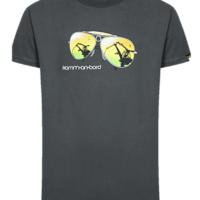 DERBE Herren T-Shirt Komm an Bord mit Sonnenbrille Phantom Schwarz 091 DERBE Herren T-Shirt Komm an Bord mit Sonnenbrille Phantom Schwarz 091
