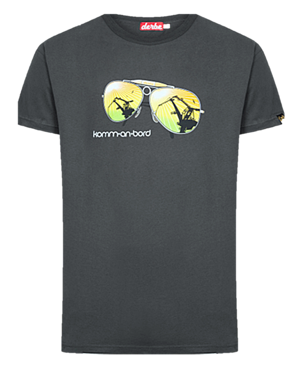 DERBE Herren T-Shirt Komm an Bord mit Sonnenbrille Phantom Schwarz 091 DERBE Herren T-Shirt Komm an Bord mit Sonnenbrille Phantom Schwarz 091