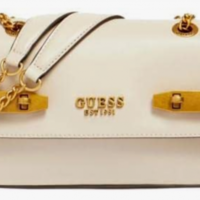 Guess Damen Mini-umhängetasche Zadie mit Logoschriftzug aus Metall an der Vorderseite light rum